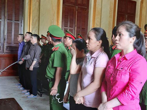 Mua súng đạn để vận chuyển hơn chục bánh heroin, 4 bị cáo lĩnh án tử