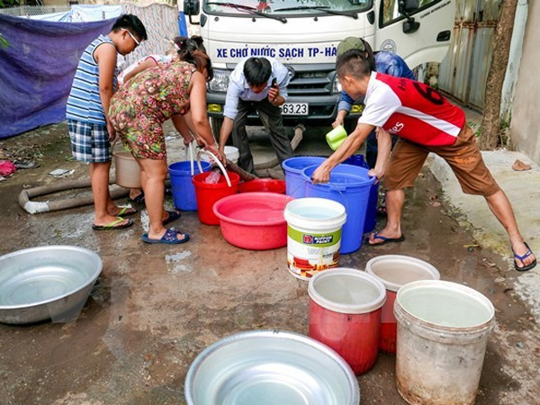 Hà Nội: Nguy cơ ngừng cấp nước sạch từ chiều hôm nay khiến người dân hoang mang