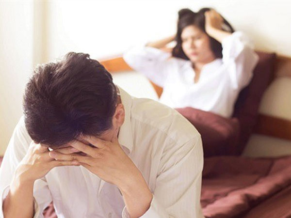 Tận mắt thấy vợ chưa cưới tình tứ với đàn ông lạ, anh bạn trai ghen tuông không nghe giải thích, hủy hôn luôn nhưng 1 tháng sau gặp lại thì điếng người
