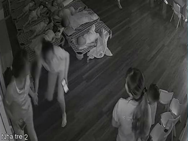Quan sát camera, mẹ sốc nặng khi thấy con gái đại tiện ra quần nhưng cô giáo vẫn ung dung xem điện thoại