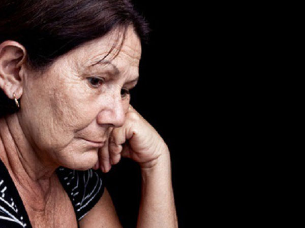 Vô tình nghe cuộc trò chuyện của hai cô con dâu, tôi không thể tin nổi con dâu út ngồi ở nhà mà cũng có thể kiếm cả trăm triệu mỗi tháng