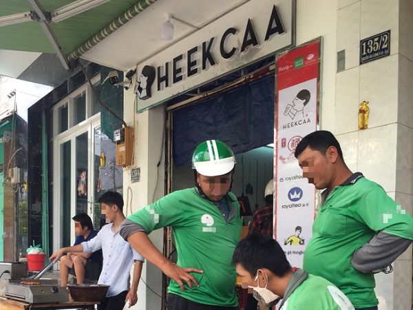 Uống thử trà sữa... 'Fake' ẩn mình sau các ứng dụng đặt hàng online, pha chế thủ công và giá chỉ bằng 1/2 hàng thật