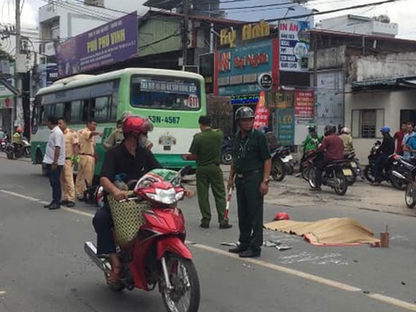 Cô gái đi SH tử vong thương tâm sau va chạm với xe buýt ở Sài Gòn