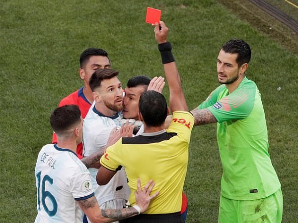 Argentina 2-1 Chile: Messi nhận thẻ đỏ trực tiếp, Argentina vẫn giành hạng 3 Copa America 2019