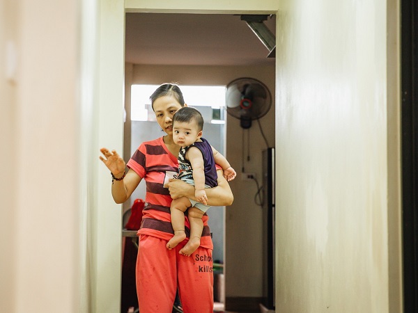 Người mẹ từ chối điều trị ung thư, chấp nhận mất đôi mắt để sinh con: 'Nếu có thể nhìn thấy con, tôi chẳng còn ước mơ nào lớn hơn thế'