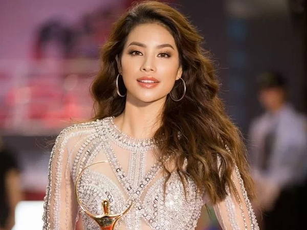 Từng nhiều lần bị nghi ngờ về khả năng ngoại ngữ, nay Phạm Hương chính thức thể hiện trình tiếng Anh 'không phải dạng vừa đâu' với status được hỗ trợ bằng...Google dịch