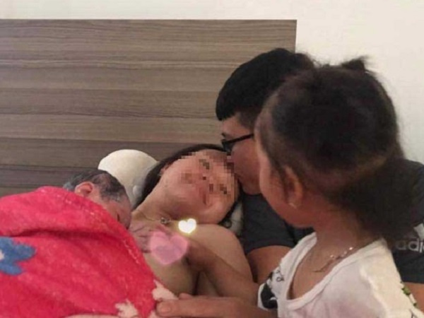 Chia sẻ quá trình sinh con thuận tự nhiên tại nhà, mẹ bỉm sữa bị dân tình phản đối gay gắt
