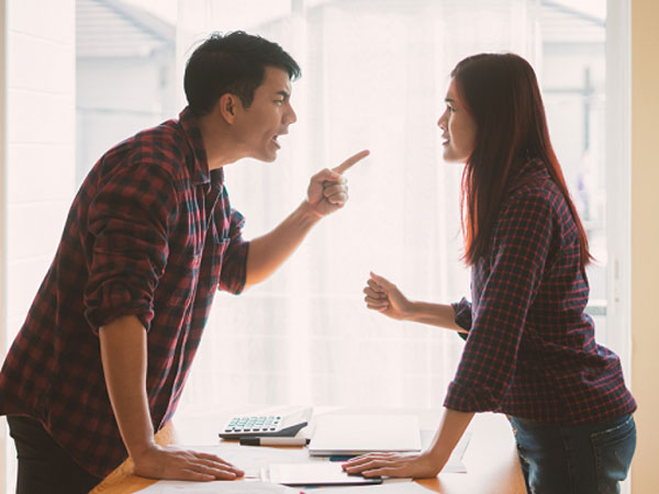 Vừa báo tin với chồng là mua được căn hộ chung cư, chồng thẳng tay tát tôi rồi đùng đùng bỏ nhà ra đi