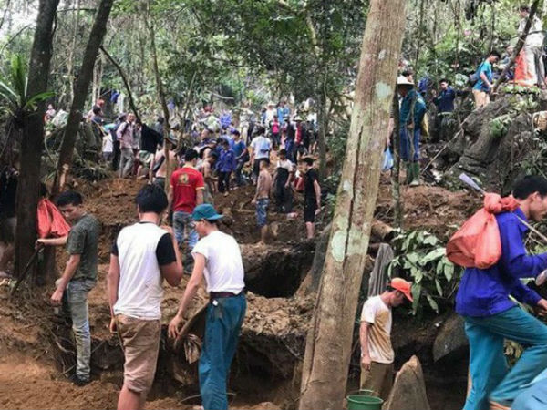 Huy động gần 150 công an, dân quân ngăn người dân đổ lên núi đào đá quý ở Yên Bái