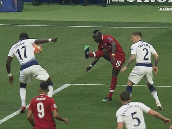 Liverpool chưa chắc vô địch Champions League nếu áp dụng VAR 'kiểu' Ngoại hạng Anh