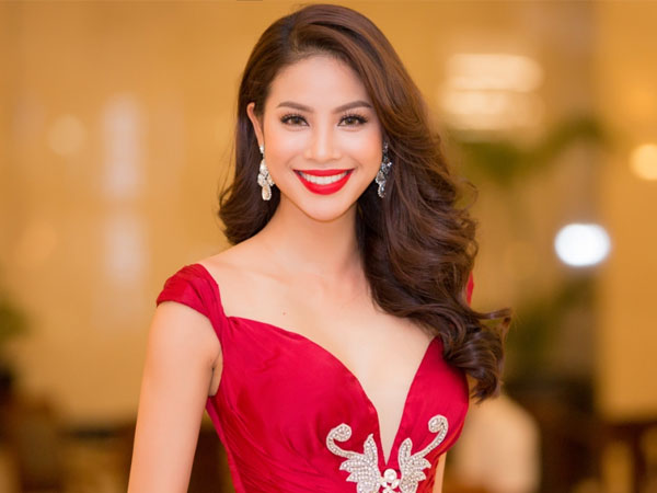 Sau khi bị ném đá vì khả năng ngoại ngữ tệ, Phạm Hương phản ứng khác hẳn thường ngày, lần đầu tiết lộ sẽ bắt đầu một giấc mơ mới ở Mỹ