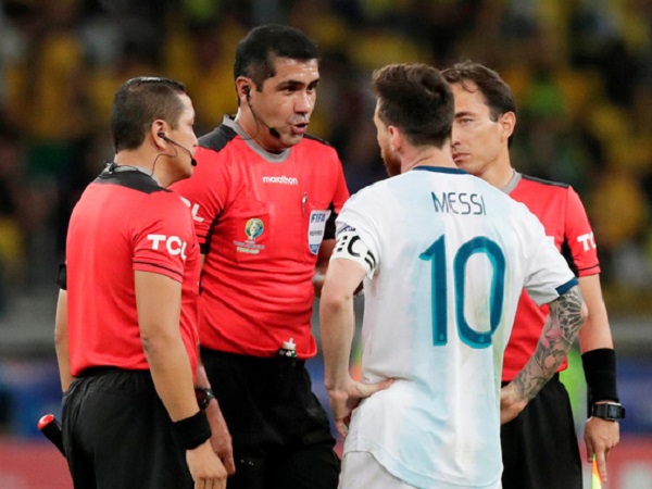 Đến lượt trọng tài Copa America lên tiếng đáp trả Messi