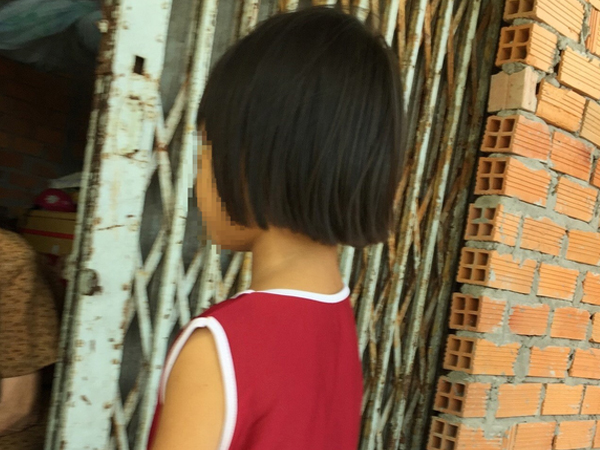 Lời kể của mẹ bé gái 6 tuổi bị ông ngoại 'nuôi' sàm sỡ vùng kín: 'Chị đã đánh con vì không tin, cho đến khi...'