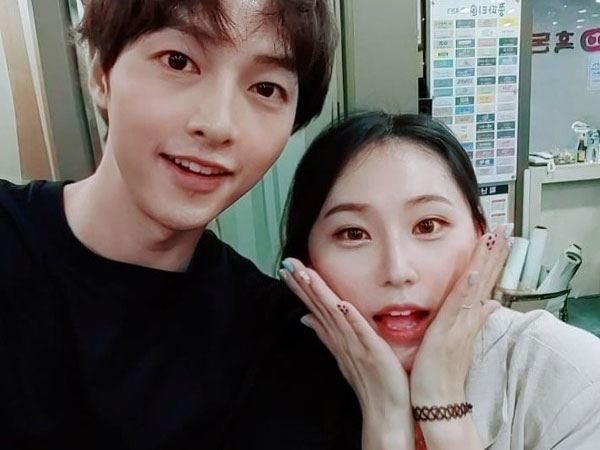 Song Joong Ki bất ngờ gây tranh cãi khi lộ ảnh tươi vui cùng gái lạ giữa ồn ào ly hôn Song Hye Kyo