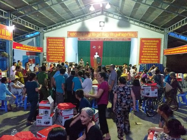 Nghi ngờ công ty bán hàng lừa đảo, dân vây chủ tịch phường