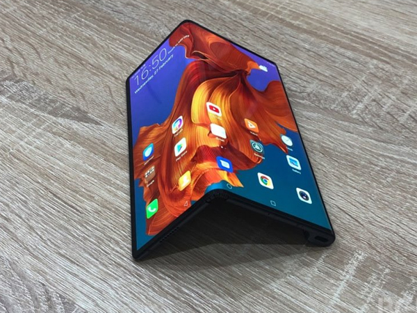 Chiếc smartphone gập lại đẹp nhất năm sẽ ra mắt sớm hơn dự kiến, nhưng đó không phải là Samsung Galaxy Fold