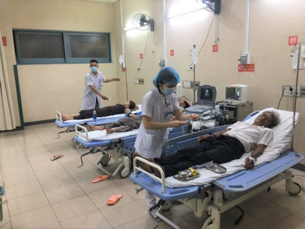 Hơn 70 người nhập viện sau khi cùng dự đám cưới