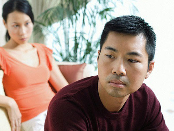 Em chồng đến nhà chơi, vợ tôi diện bộ váy khiến tôi nóng mặt nhưng càng cay cú hơn khi nghe nhận xét của cậu em trai