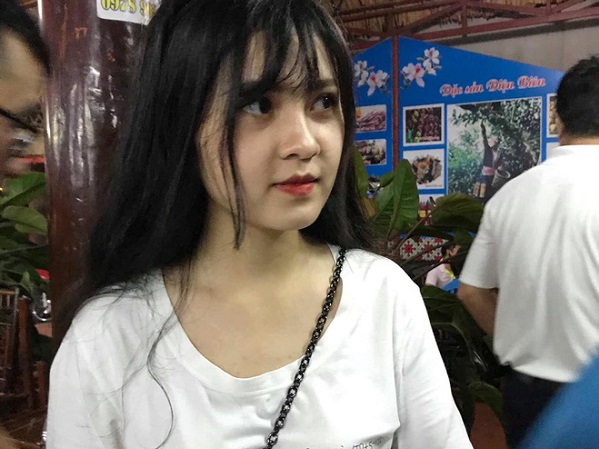 Nữ sinh Lào Cai xinh đẹp đi bán hàng rong bị tố làm màu, lý do thực sự được tiết lộ