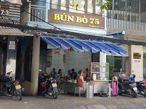 Quán ăn ở Đà Nẵng 'chặt chém' khách du lịch gấp đôi giá bán cho người địa phương