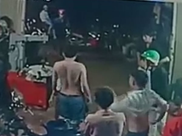 Nhóm côn đồ truy sát 'nhầm' hai anh em ruột