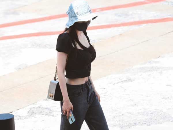 Dương Mịch diện áo crop top khoe vòng eo siêu nhỏ và vòng 1 siêu khủng, khẳng định body cực phẩm của Cbiz