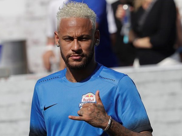 Neymar trở lại Pháp, quyết chia tay PSG