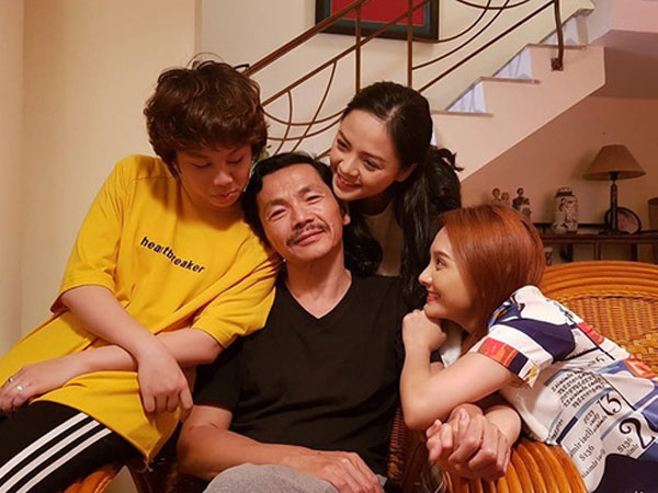'Ông bố nhiều con nhất VN' tiết lộ bí mật phim Về nhà đi con và chuyện cảnh nhạy cảm bị sửa