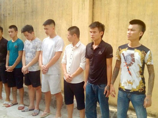 Nhóm côn đồ bảo kê thu 20.000 đồng/xe taxi chở khách tham quan khu FLC ở Sầm Sơn