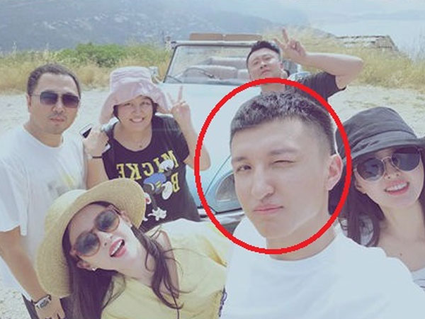 Hơn 1 năm sau tuyên bố chia tay tài tử Song Seung Hun, Lưu Diệc Phi bị nghi ngờ đã có bạn trai mới