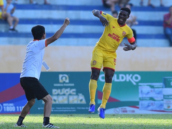 Trung vệ nhập tịch của Nam Định ghi bàn thắng đẹp nhất vòng 15 V.League