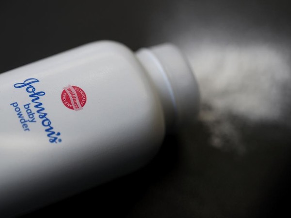 SỐC: Hãng dược phẩm Johnson & Johnson bị Mỹ điều tra hình sự vì cố tình che giấu chất gây ung thư trong phấn rôm trẻ em