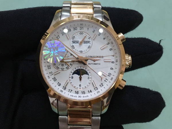 Đồng hồ 'hiệu' bán la liệt đổ đống, Rolex thật giá niêm yết trăm triệu bán giá trăm... nghìn, lấy buôn giá 5.000 đồng/chiếc