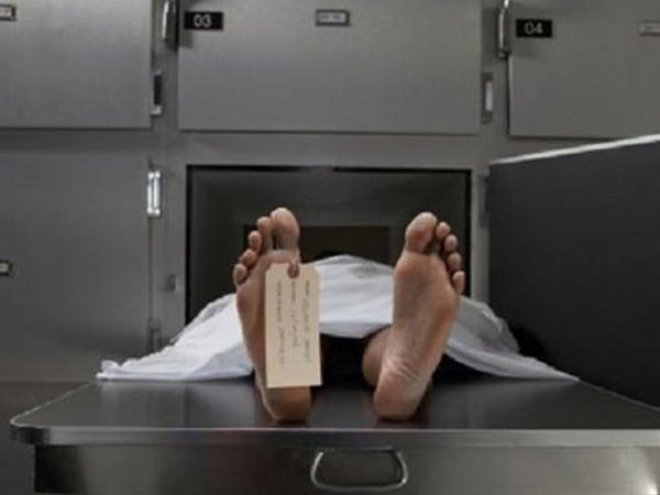 Đang làm đám tang thì con trai bật dậy đòi uống nước, bố mẹ phát hiện điều kinh hãi