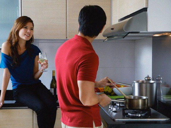 Hùng hổ đi đánh ghen với mẹ, thế nhưng đến nơi thì cả tôi và mẹ lại không biết phải đứng về phía ai
