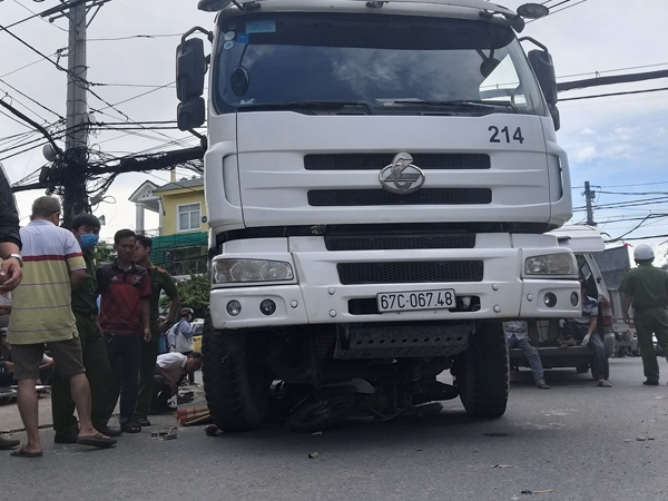 Vụ xe trộn bê tông cán tử vong 1 người ở Sài Gòn: Chạy ô tô vào đường cấm, nạn nhân là nữ sinh 19 tuổi