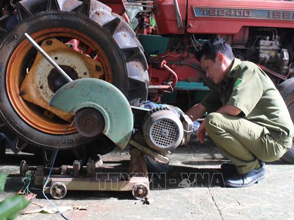 Bị điện giật khi đang cắt sắt, 2 người thương vong