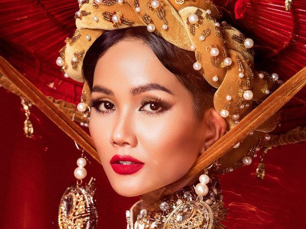 H’Hen Niê: Không bạn thân showbiz, khùng khùng, chia tay bạn trai vì khuyên bôi kem cho mặt trắng hơn