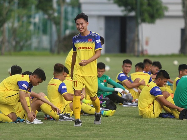 Cầu thủ của bầu Đức e ngại thi đấu sân cỏ nhân tạo tại SEA Games 30