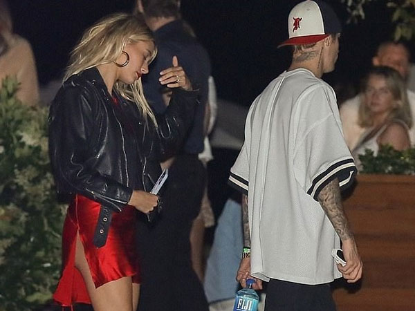 Hẹn hò Justin Bieber, Hailey lên đồ lồng lộn xẻ tà lấn át cả ông xã: Khoe body nóng bỏng, vòng 3 lấp ló 'nguy hiểm'
