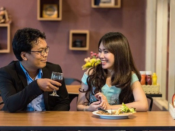 Đánh ghen là phải như mẹ chồng nhà này, chưa cần con dâu đòi công bằng đã đánh ngay đòn phủ đầu khiến nhân tình của con trai khóc thét