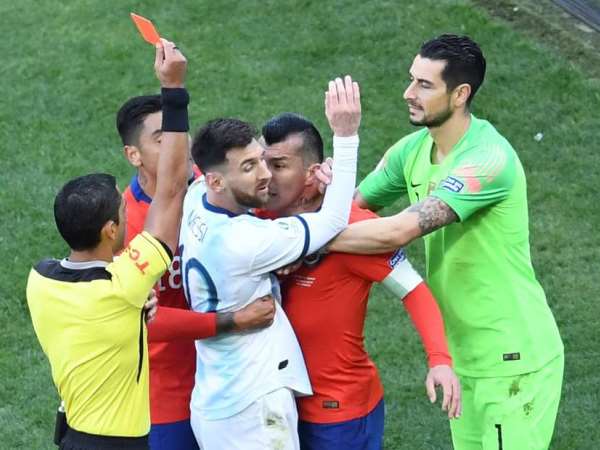 LĐBĐ Nam Mỹ công bố án phạt dành cho chiếc thẻ đỏ của Messi