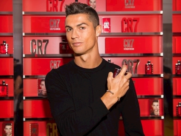 Vượt mặt Neymar và Messi, Ronaldo đứng số một về kiếm tiền trên Instagram