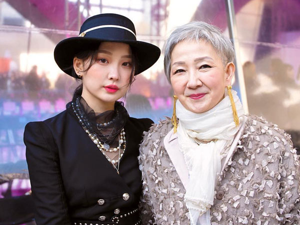 Tóc hoa râm nhưng không thích mặc kiểu cụ già, bà Hyun Joo khiến giới trẻ 'chạy dài' hàng kilomet vì style cực chất