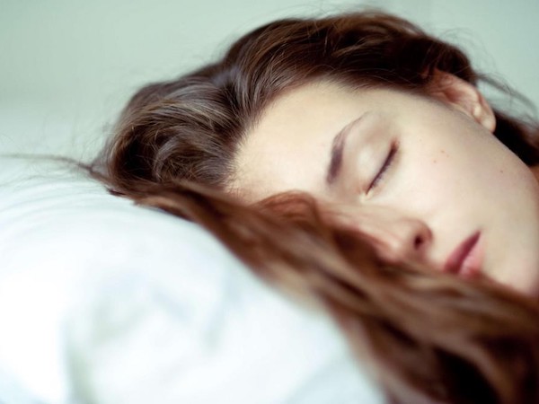 Sửa ngay những thói quen khi ngủ gây hại cho sức khỏe mà nhiều người thường làm mỗi đêm