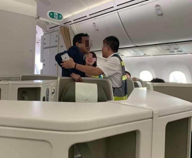 Cảng vụ hàng không lên tiếng việc nam hành khách sàm sỡ cô gái trên máy bay