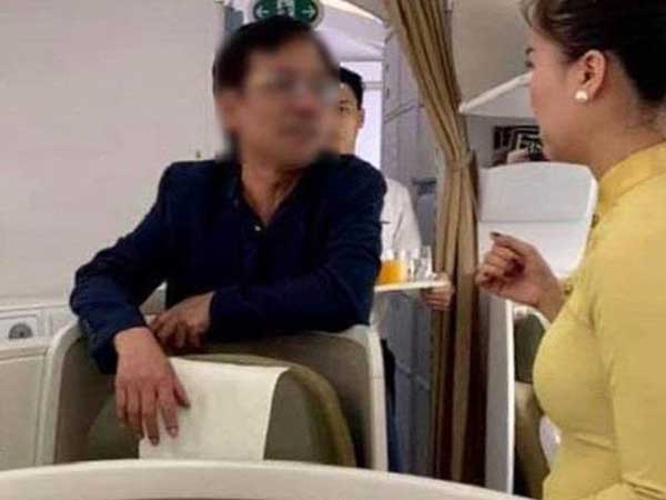 Khách thương gia bị tố sàm sỡ phụ nữ trên máy bay từng là sếp của những doanh nghiệp nào?