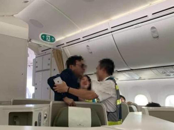 Vì sao hành khách say xỉn vẫn được lên máy bay?