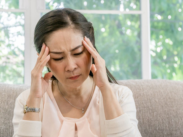 Nhìn chiếc bụng phẳng lỳ và mảnh vải vừa lôi ra khỏi người con dâu, tôi chết đứng khi nghĩ đến những lời nói trước đó của vợ chồng con