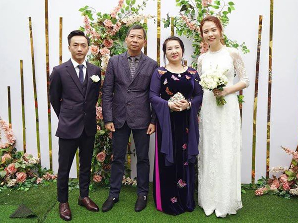 Vừa đám cưới, vợ Cường Đô La đã hoàn thành sớm vai trò dâu khéo khiến chị em nể phục